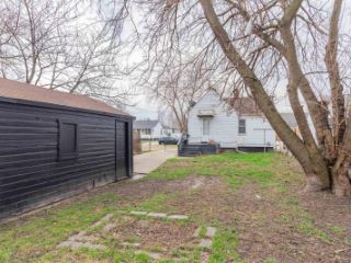 Foreclosed Home - 7567 FORD AVE, 48091