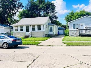 Foreclosed Home - 7543 MAXWELL AVE, 48091