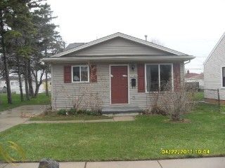Foreclosed Home - 27089 SEYBURN AVE, 48092