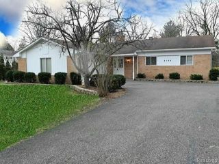 Foreclosed Home - 3755 SOUTH BLVD W, 48098