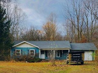 Foreclosed Home - 21380 SHERWOOD RD, 48111