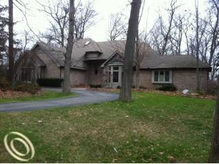 Foreclosed Home - 4605 OAK POINTE DR, 48116