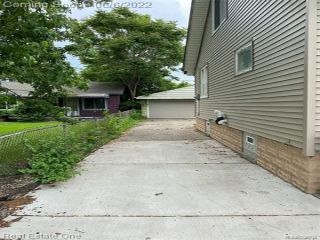 Foreclosed Home - 17214 FLORA ST, 48122