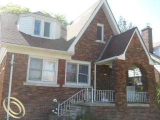 Foreclosed Home - 7729 APPOLINE ST, 48126
