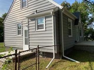 Foreclosed Home - 2019 HELEN ST, 48135