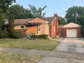 Foreclosed Home - 29481 W CHICAGO ST, 48150