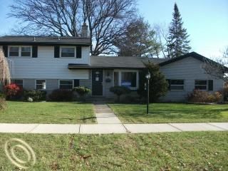 Foreclosed Home - 18408 MELVIN ST, 48152
