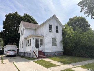 Foreclosed Home - 817 E 4TH ST, 48161