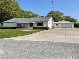 Foreclosed Home - 1520 EATON DR, 48162