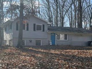 Foreclosed Home - 2389 DEVONSHIRE ST, 48182