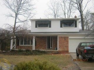 Foreclosed Home - 22035 CANTERBURY CT, 48183