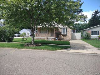 Foreclosed Home - 5855 N LINVILLE ST, 48185