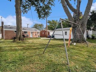 Foreclosed Home - 8213 ROSELAWN ST, 48185
