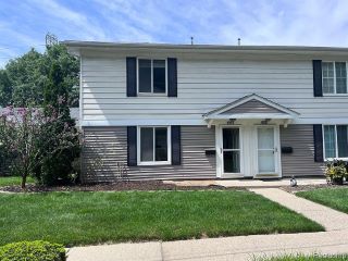 Foreclosed Home - 38068 SHERWOOD ST, 48185