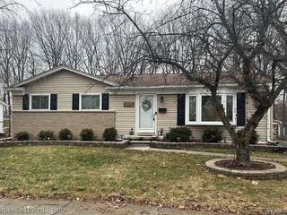 Foreclosed Home - 1040 SURREY HTS, 48186