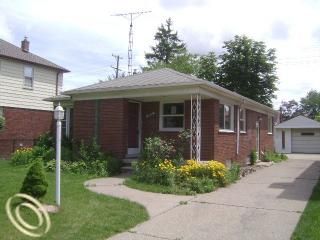 Foreclosed Home - 2257 18TH ST, 48192
