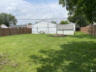 Foreclosed Home - 14731 PENNSYLVANIA RD, 48193