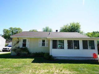 Foreclosed Home - 571 GREENLAWN ST, 48198