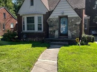 Foreclosed Home - 17756 REDFERN ST, 48219