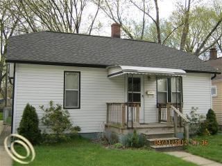 Foreclosed Home - 636 STRATFORD RD, 48220