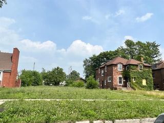 Foreclosed Home - 15722 ASHTON RD, 48223