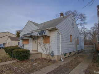 Foreclosed Home - 8852 MEMORIAL AVE, 48228