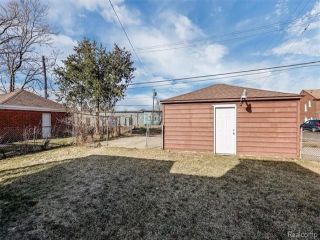 Foreclosed Home - 5620 W OUTER DR, 48235