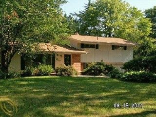 Foreclosed Home - 146 W HICKORY GROVE RD, 48304