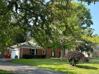 Foreclosed Home - 5745 FOX HUNT LN, 48322