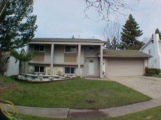 Foreclosed Home - 744 JAMESTOWN RD, 48326