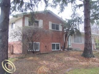 Foreclosed Home - 814 SOUTHAMPTON ST, 48326