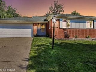 Foreclosed Home - 2671 CROFTHILL DR, 48326