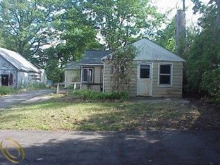 Foreclosed Home - 6639 WINDIATE RD, 48329