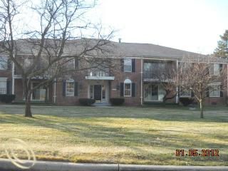 Foreclosed Home - WOODCREEK CONDOS, 48334