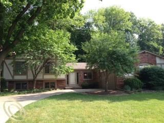 Foreclosed Home - 36964 TINA DR, 48335