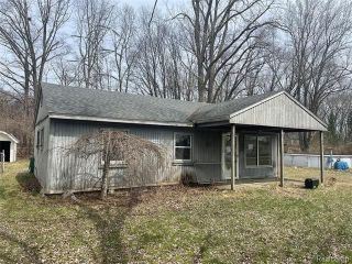 Foreclosed Home - 6952 TAPPON DR, 48346