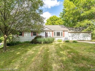 Foreclosed Home - 9426 MICHIGAMME RD, 48348