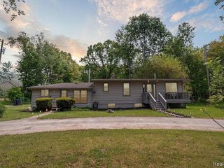 Foreclosed Home - 835 W WARDLOW RD, 48357