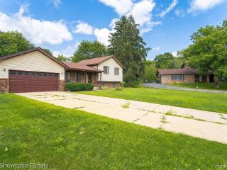 Foreclosed Home - 4283 LAKE KNOLLS DR, 48371