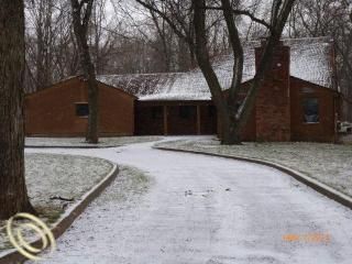 Foreclosed Home - 614 CHARLTON, 48383