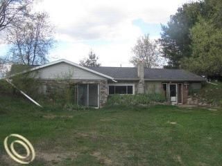 Foreclosed Home - 1415 E BARNES LAKE RD, 48421