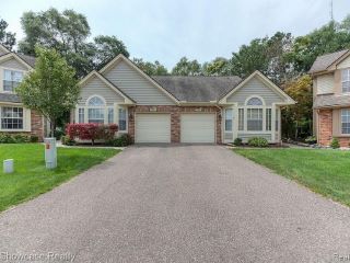 Foreclosed Home - 1021 WILLOWOOD CT, 48430