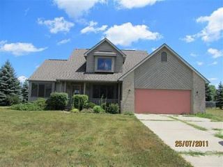 Foreclosed Home - 2410 LOST CREEK DR, 48433
