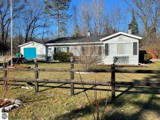 Foreclosed Home - 1507 NORTHWOODS DR, 48610