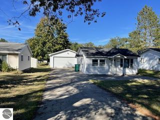 Foreclosed Home - 1553 E GREENWOOD RD, 48610