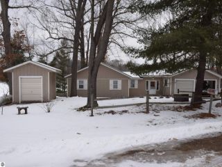 Foreclosed Home - 375 LAKE SHORE DR, 48625