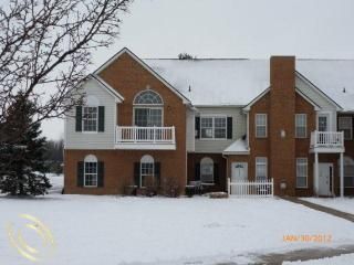 Foreclosed Home - 724 OLDE ENGLISH CIR # 255, 48855