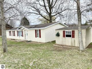 Foreclosed Home - 11360 LAKESHORE DR, 48877