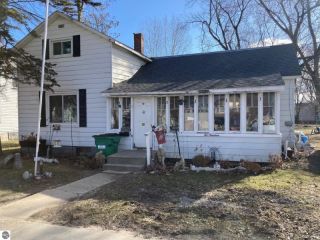 Foreclosed Home - 219 S DELAWARE ST, 48880