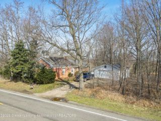 Foreclosed Home - 2124 E HASLETT RD, 48895